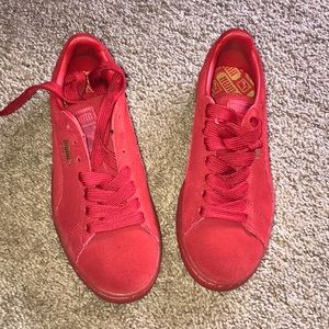 Puma suede sneaker size US 6.